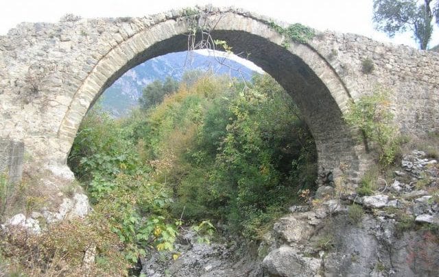 Në Brar të Tiranës, u zbulua varri i vitit 1201, e Principatës së Arbërve /Foto