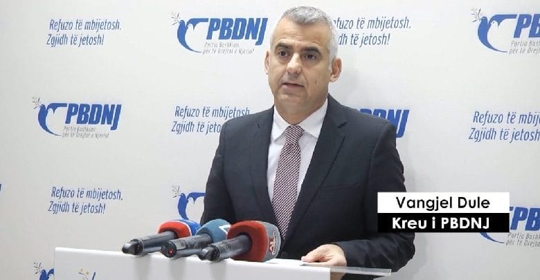 Rivendosja e tabelave në Finiq, PBDNJ: Qëndrime hiene, gjuhë urrejtje, pesë pyetje Ramës Rivendosja e tabelave në Finiq, PBDNJ: Qëndrime hiene, gjuhë urrejtje, pesë pyetje Ramës