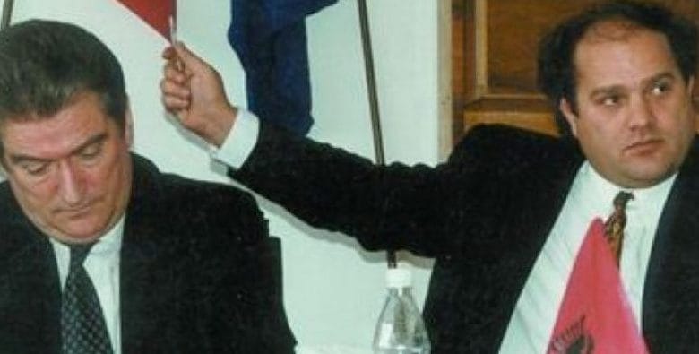 Rrëfimi i ish-gardistit: Berisha urdhëroi disa herë pengmarrjen e Azem Hajdarit në ’96! Një herë ndodhi kur ai ishte me gruan Rrëfimi i ish-gardistit: Berisha urdhëroi disa herë pengmarrjen e Azem Hajdarit në ’96! Një herë ndodhi kur ai ishte me gruan