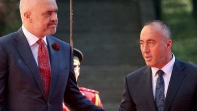 Kufijtë/ Rama-Haradinajt: Sa pa dalë FB, budallain e njihte vetëm shtëpia e vet Kufijtë/ Rama-Haradinajt: Sa pa dalë FB, budallain e njihte vetëm shtëpia e vet