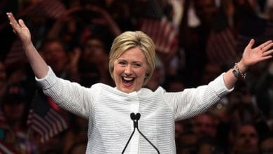 Hillary Clinton uron shqiptarët: Nuk jam sot me ju, por jeni në zemrën time Hillary Clinton uron shqiptarët: Nuk jam sot me ju, por jeni në zemrën time