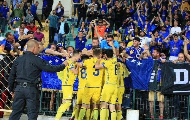 Renditja e re e FIFA-s/ Shqipëria vazhdon tatëpjetën, marshon Kosova Renditja e re e FIFA-s/ Shqipëria vazhdon tatëpjetën, marshon Kosova