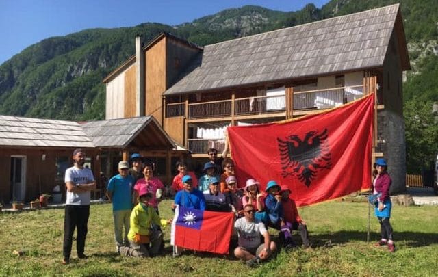 Turistët e huaj, mes bukurive natyrore të Thethit Turistët e huaj, mes bukurive natyrore të Thethit
