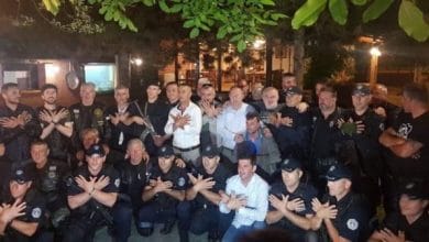 Mediave serbe nuk po ju pëlqen fotografia e veteranëve kroatë dhe policëve të Kosovës Mediave serbe nuk po ju pëlqen fotografia e veteranëve kroatë dhe policëve të Kosovës