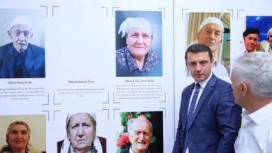 Promovohen librat për historinë e Kosovës përmes rrëfimeve nga 100 pleq e plaka Promovohen librat për historinë e Kosovës përmes rrëfimeve nga 100 pleq e plaka