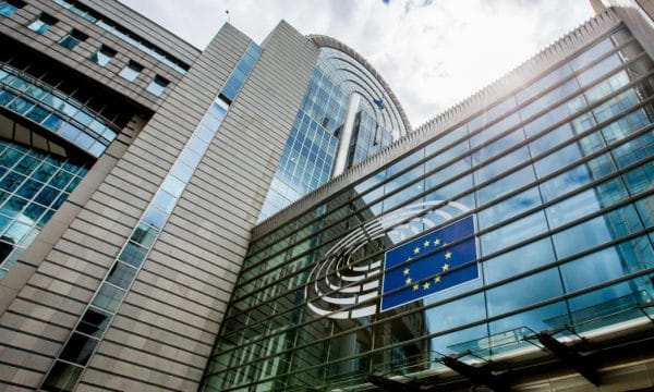 Institucioni i BE-së që vendos për vizat mblidhet më 18 qershor, do t’i kërkojë Kosovës heqjen e taksës Institucioni i BE-së që vendos për vizat mblidhet më 18 qershor, do t’i kërkojë Kosovës heqjen e taksës