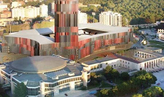 ‘Arena Kombëtare’ / Dalin pamjet brenda stadiumit, gjithçka drejt përfundimit (VIDEO) ‘Arena Kombëtare’ / Dalin pamjet brenda stadiumit, gjithçka drejt përfundimit (VIDEO)