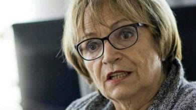 Doris Pack: Si dëshiron Serbia të hyjë në BE pas nacionalizmit që tregoi në ndeshjen Kosovë-Mali i Zi