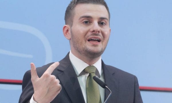 Gent Cakaj: Kur janë në pyetje vlerat e UÇK’së duhet të reagojmë si një komb, e jo si dy shtete Gent Cakaj: Kur janë në pyetje vlerat e UÇK’së duhet të reagojmë si një komb, e jo si dy shtete