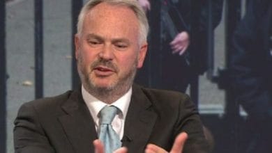 Gazetari britanik: Vuçiq pret shkatërrmin e BE-së, ëndërron “Serbinë e Madhe” bashkë me Rusinë Gazetari britanik: Vuçiq pret shkatërrmin e BE-së, ëndërron “Serbinë e Madhe” bashkë me Rusinë