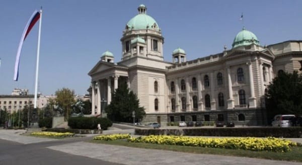 Serbia ndryshon Kushtetutën, Kosova nuk lëviz nga Preambula Serbia ndryshon Kushtetutën, Kosova nuk lëviz nga Preambula