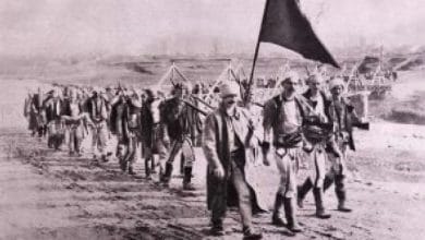 Foto e rrallë kur malësorët shqiptarë u nisën për të mbrojtur ngritjen e flamurit (FOTO) Foto e rrallë kur malësorët shqiptarë u nisën për të mbrojtur ngritjen e flamurit (FOTO)