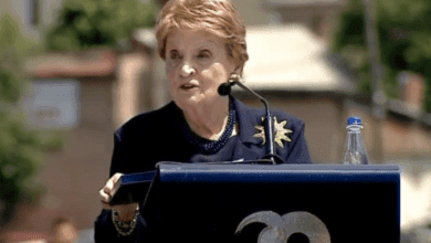 Albright zbulon bisedën me Clinton: Më telefonoi natën dhe më tha për ndërhyrjen e NATO-s Albright zbulon bisedën me Clinton: Më telefonoi natën dhe më tha për ndërhyrjen e NATO-s