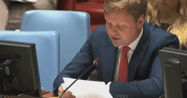 Britania ia përplasë Daçiqit në fytyrë: Drejtësia për viktimat në Kosovë duhet të ndodhë Britania ia përplasë Daçiqit në fytyrë: Drejtësia për viktimat në Kosovë duhet të ndodhë