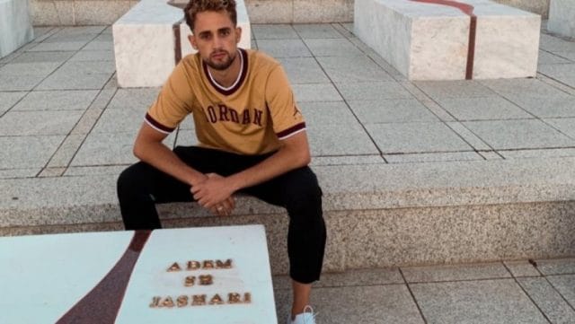 Adnan Januzaj bën homazhe te Kompleksi Memorial “Adem Jashari” në Prekaz Adnan Januzaj bën homazhe te Kompleksi Memorial “Adem Jashari” në Prekaz