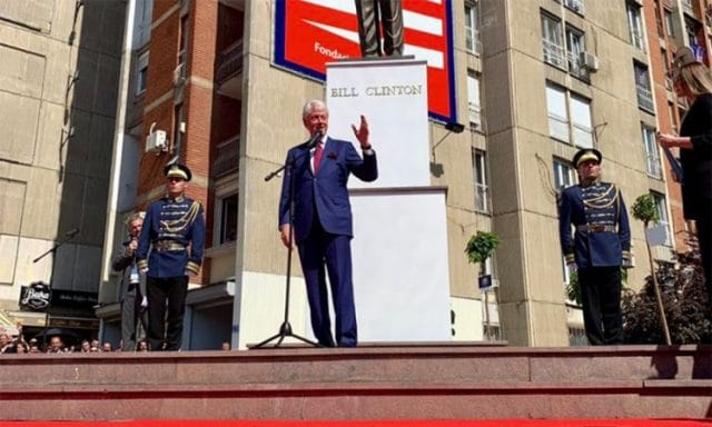 Sekretari i Clintonit: Udhëtimi në Kosovë, më i miri që kam pasur ndonjëherë Sekretari i Clintonit: Udhëtimi në Kosovë, më i miri që kam pasur ndonjëherë