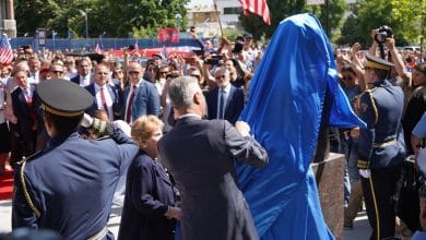 Një bust për ish-Sekretaren amerikane në Kosovë (FOTO)