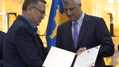 Kontribuan për Kosovën, Hashim Thaçi dekoron 39 personalitete në Tiranë: Nga Fatos Nano te Fino, Blushi, Klosi, Brokaj dhe Artur Zheji Kontribuan për Kosovën, Hashim Thaçi dekoron 39 personalitete në Tiranë: Nga Fatos Nano te Fino, Blushi, Klosi, Brokaj dhe Artur Zheji