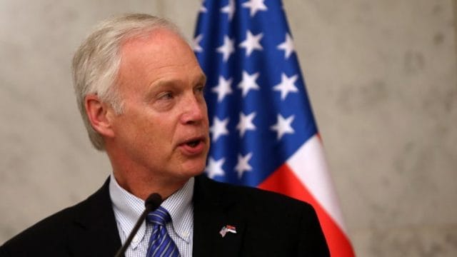 Senatori amerikan: Vuçiç e di mirë se marrëveshja me Kosovën do jetë e dhimbshme Senatori amerikan: Vuçiç e di mirë se marrëveshja me Kosovën do jetë e dhimbshme