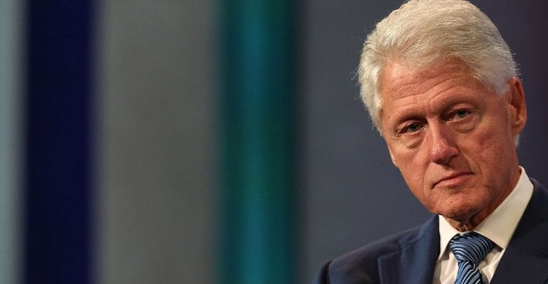 Bill Clinton viziton Kosovën në 20 vjetorin e bombardimeve të NATO-s në ish-Jugosllavi Bill Clinton viziton Kosovën në 20 vjetorin e bombardimeve të NATO-s në ish-Jugosllavi