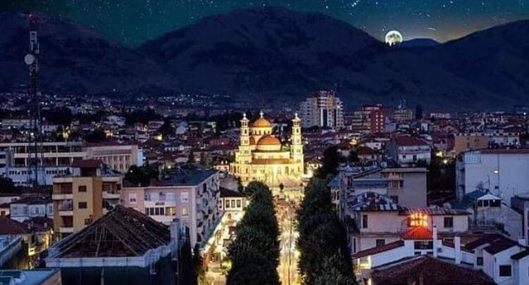 Festat e nëntorit, Korça mbushet me pushues, bujtinat dhe hotelet plot! Vizitorët sfidojnë pandeminë: Respektojmë rregullat Festat e nëntorit, Korça mbushet me pushues, bujtinat dhe hotelet plot! Vizitorët sfidojnë pandeminë: Respektojmë rregullat