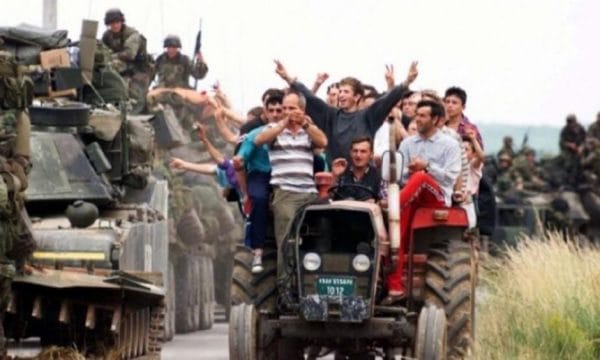 “Millosheviç dhe ushtria e tij u dorëzuan para NATO 20 vjet më parë” “Millosheviç dhe ushtria e tij u dorëzuan para NATO 20 vjet më parë”
