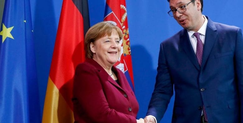 Vuçiç “i lutet” Merkel: Na ndihmo që Kosova të heqë taksën Vuçiç “i lutet” Merkel: Na ndihmo që Kosova të heqë taksën