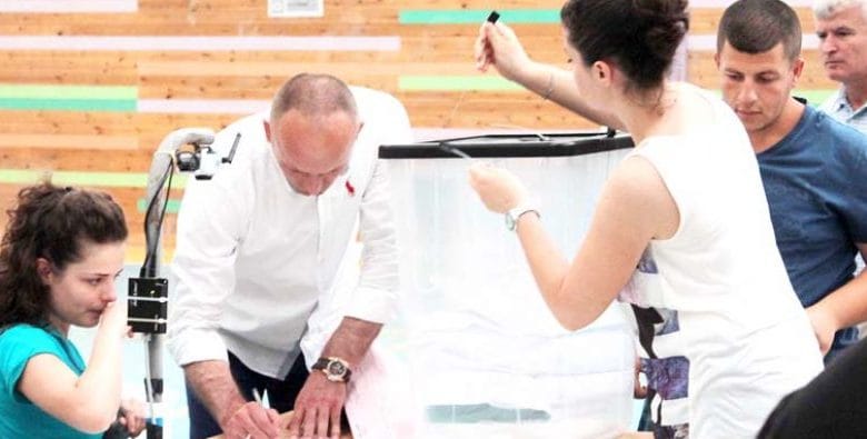 Zgjedhjet në Serbi/ Përfundon procesi i votimit, u votua dhe në Kosovë Zgjedhjet në Serbi/ Përfundon procesi i votimit, u votua dhe në Kosovë