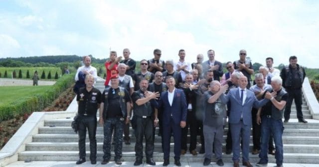 Veteranët e Kroacisë, përkulën para varrit të Adem Jasharit në Prekaz
