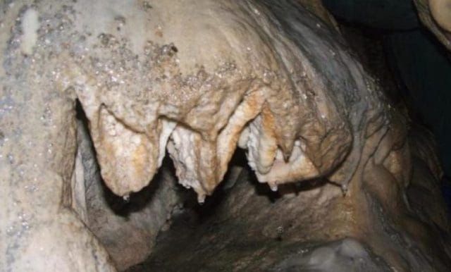 Zbulohet një shpellë mahnitëse në Deçan, banorët u habitën çfarë panë brenda saj Zbulohet një shpellë mahnitëse në Deçan, banorët u habitën çfarë panë brenda saj