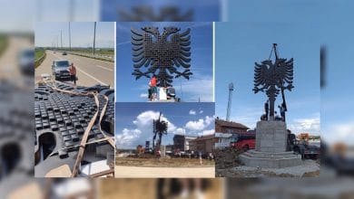 Kosova vendos shqiponjën gjigante, 5 km larg Serbisë Kosova vendos shqiponjën gjigante, 5 km larg Serbisë