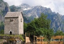 Bie me 43.3% numri i turistëve në Korrik-Shtator, INSTAT: Rënia më e madhe në rajonin e veriut