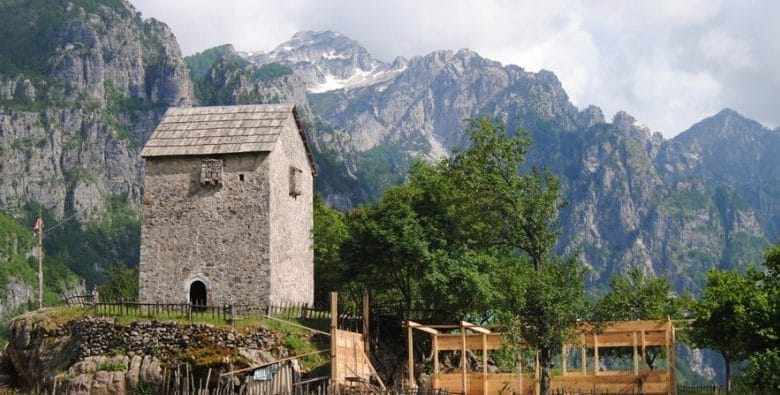Bie me 43.3% numri i turistëve në Korrik-Shtator, INSTAT: Rënia më e madhe në rajonin e veriut