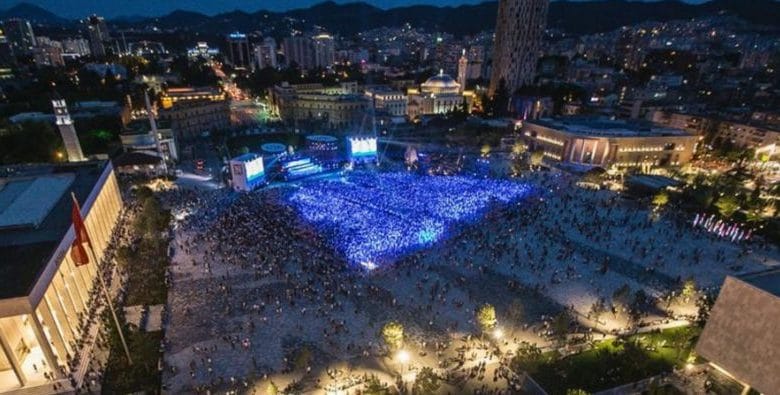 Njihuni me 100 mbiemrat më të përdorur në Shqipëri