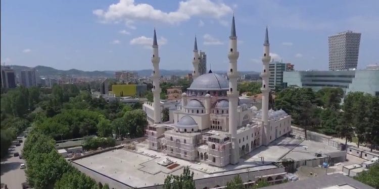 Provokon media italiane: Shqipëria, kandidate për në Evropë apo provincë osmane?