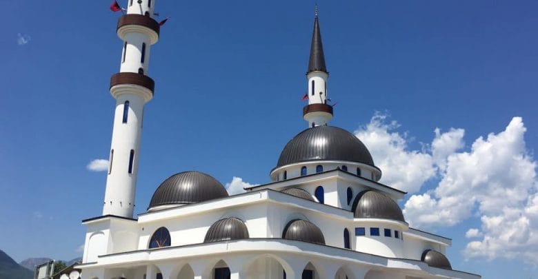 Prizreni me 35 xhami, zhurma që krijohet prej thirrjeve e parregulluar me ligj, kërkohet ulja e zërit të tyre Prizreni me 35 xhami, zhurma që krijohet prej thirrjeve e parregulluar me ligj, kërkohet ulja e zërit të tyre