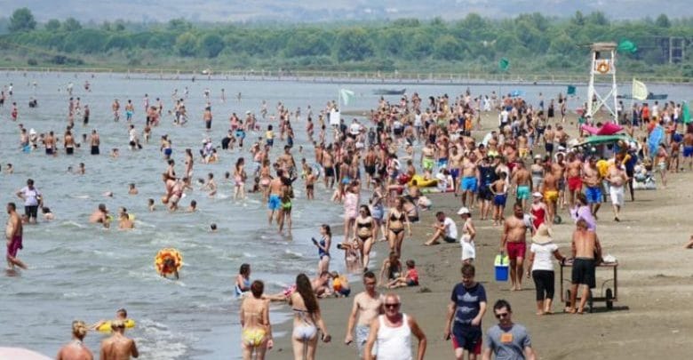 Turistët nga Kosova besnikë të bregdetit shqiptar, mbi 213 mijë vetëm në një muaj Turistët nga Kosova besnikë të bregdetit shqiptar, mbi 213 mijë vetëm në një muaj