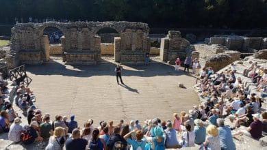 Tare: Duhet të reduktojmë turistët në Butrint, po kërcënohet monumenti Tare: Duhet të reduktojmë turistët në Butrint, po kërcënohet monumenti