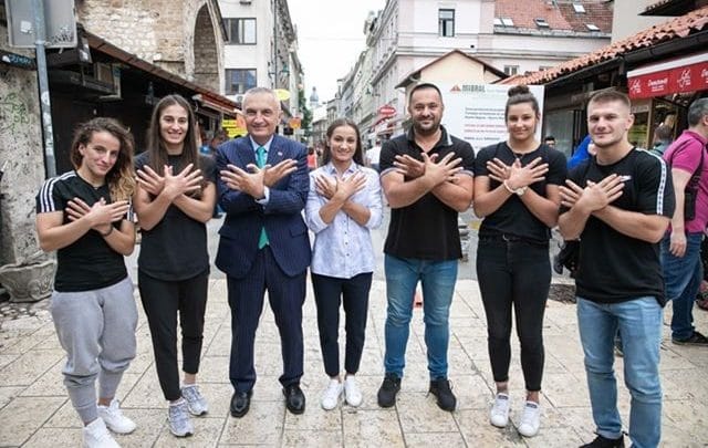 Presidenti Meta takohet me kampionen e botës: Me krenarinë e sportit shqiptar