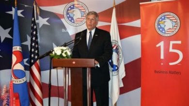 Ambasadori Kosnett tregon sa prapa Evropës është Kosova me ekonomi Ambasadori Kosnett tregon sa prapa Evropës është Kosova me ekonomi