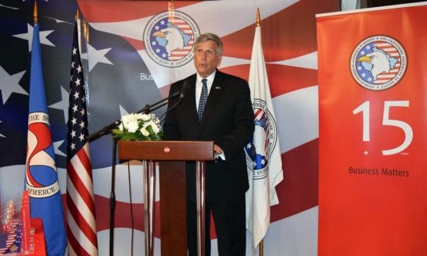 Ambasadori Kosnett tregon sa prapa Evropës është Kosova me ekonomi Ambasadori Kosnett tregon sa prapa Evropës është Kosova me ekonomi