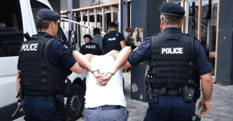 Serbët që u arrestuan për spiunazh në Kosovë deklarojnë se punuan me urdhër të Beogradit Serbët që u arrestuan për spiunazh në Kosovë deklarojnë se punuan me urdhër të Beogradit