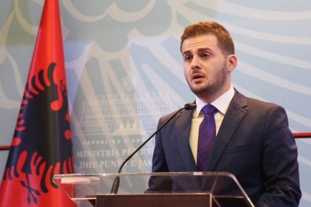 Shqipëria do të financojë blerjen e teksteve shkollore për trevat shqiptare në Serbi