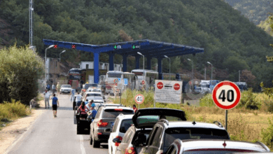 Mërgimtarët po vazhdojnë të përballen me kolona të gjata në pikat kufitare me Serbinë Mërgimtarët po vazhdojnë të përballen me kolona të gjata në pikat kufitare me Serbinë