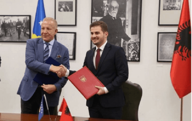 Kosova e Shqipëria flasin me një zë në mbrojtje të interesit kombëtar Kosova e Shqipëria flasin me një zë në mbrojtje të interesit kombëtar