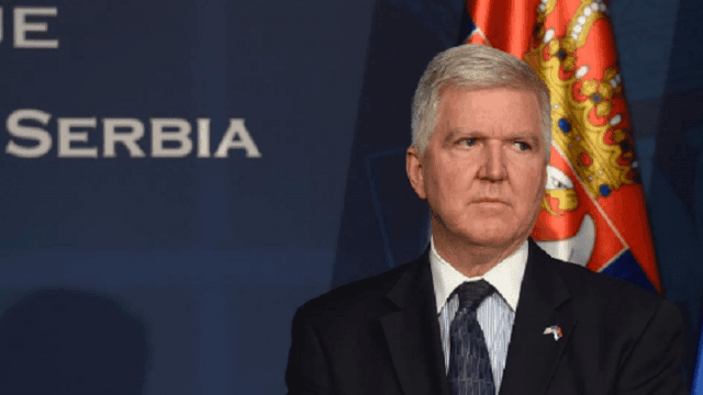 Ambasadori amerikan në Beograd e thotë troç: Anëtarësimi i Serbisë në BE varet nga Kosova