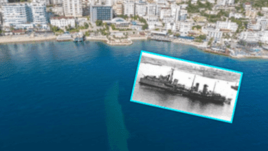 Në gjirin e Sarandës fotografohet një anije luftarake e fundosur në ujë Në gjirin e Sarandës fotografohet një anije luftarake e fundosur në ujë