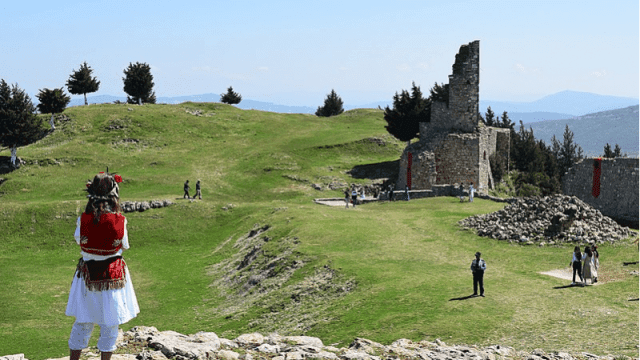 Kalaja e Kaninës: Surpriza e polakëve që kalojnë pushimet në Vlorë Kalaja e Kaninës: Surpriza e polakëve që kalojnë pushimet në Vlorë