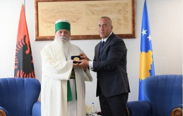 Haradinaj nderon me medaljen e “Skenderbeut” Kryegjyshin e Kryegjyshatës Botërore Bektashiane Haradinaj nderon me medaljen e “Skenderbeut” Kryegjyshin e Kryegjyshatës Botërore Bektashiane
