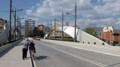Qeveria: Serbët në veri po blejnë mallra të Kosovës, asnjë kamion serb nuk shkel në tokën tonë Qeveria: Serbët në veri po blejnë mallra të Kosovës, asnjë kamion serb nuk shkel në tokën tonë